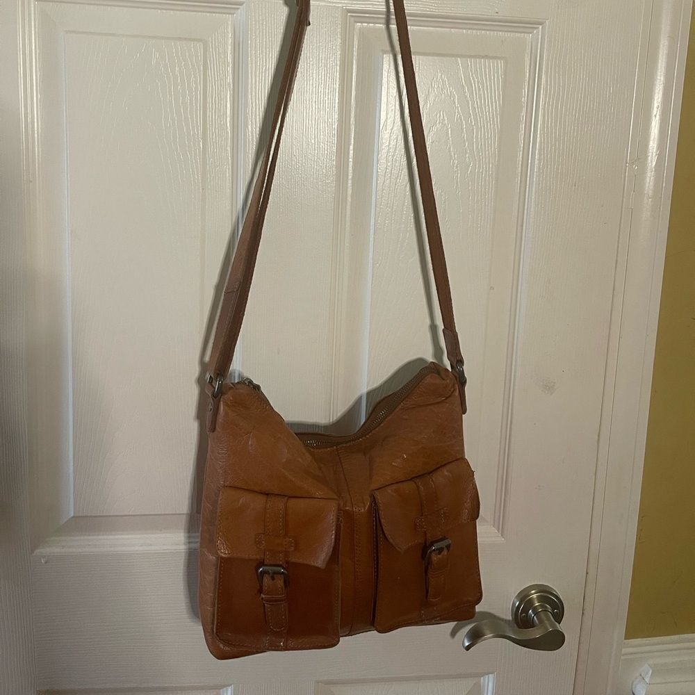 Spikes &Sparrow leather tan convertible shoulder/crossbody antique tone hardware